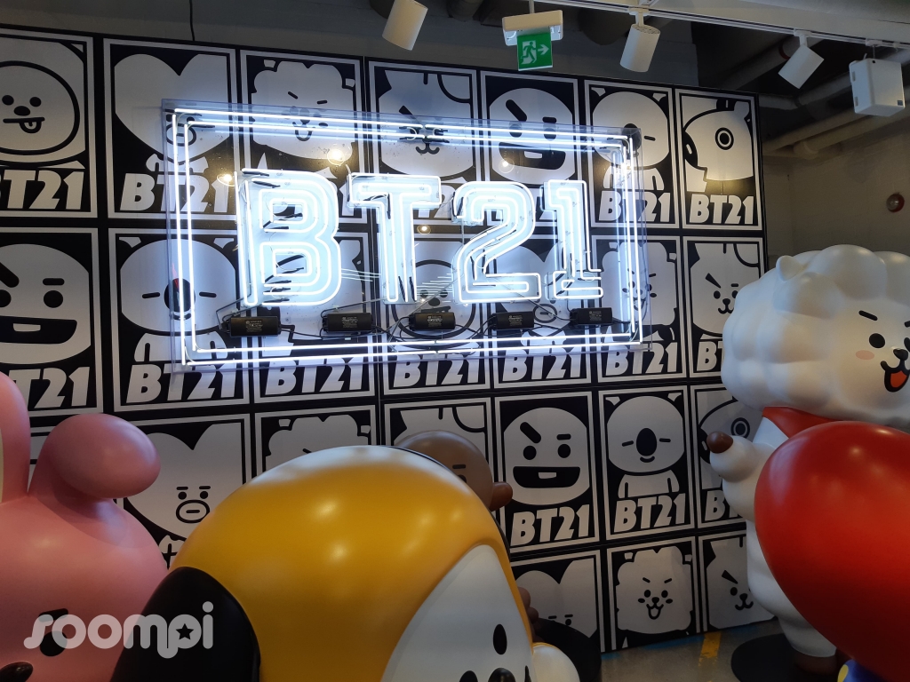 BT21