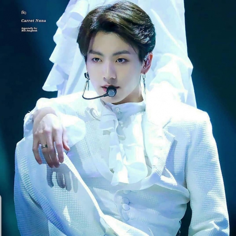 top-10-nguoi-dan-ong-dep-trai-nhat-hanh-tinh-xuat-hien-jungkook-bts-d4b877ba