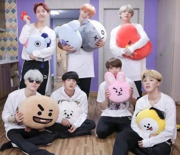 bts-bt21-jin-jimin-v-j-hope-rm-suga-jungkook-cojin-42-cm-d_nq_np_896898-mlm27295309829_052018-f