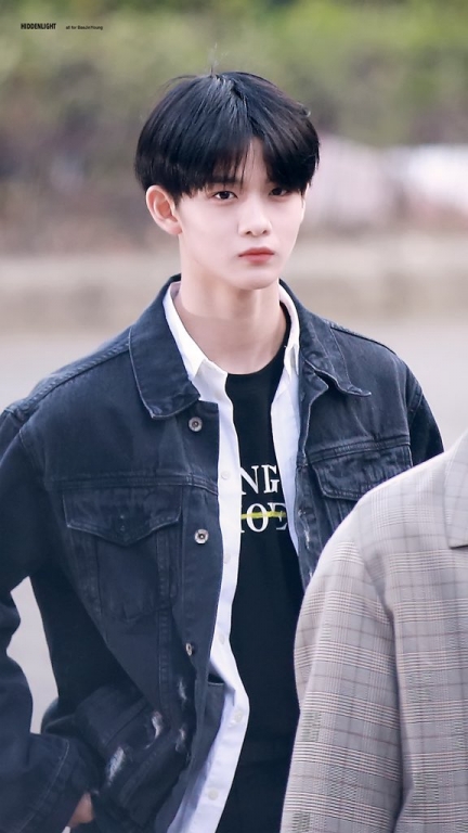 wanna-one-bae-jinyoung-small-face2