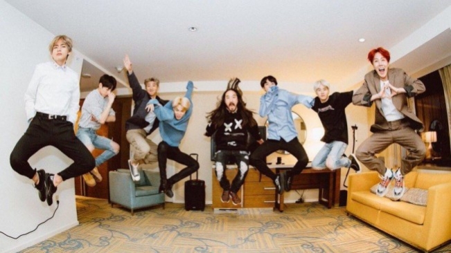 Waste-It-on-Me-ca-khc-hp-tc-mi-ca-Steve-Aoki-v-BTS-khin-fan-bn-lon-6-652x367