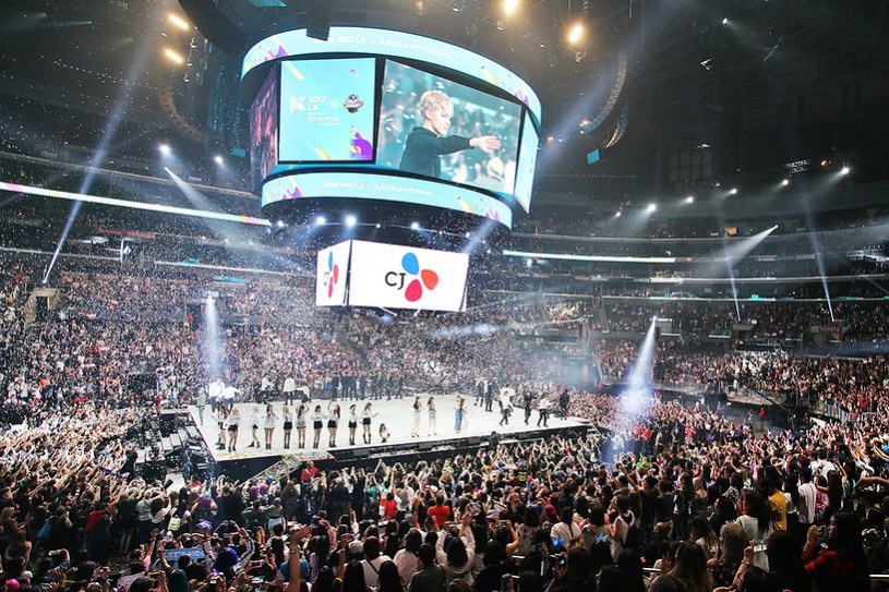 kcon-la-2017-stage