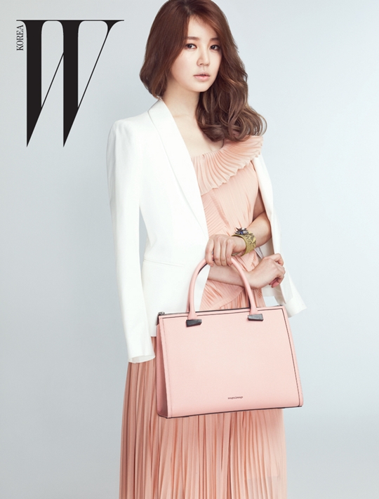 Yoon Eun Hye goes chic and sophisticated for &lsquo;W&rsquo;
