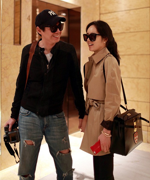 Yun Jung Hoon and Han Ga In spotted enjoying a date in Hong Kong