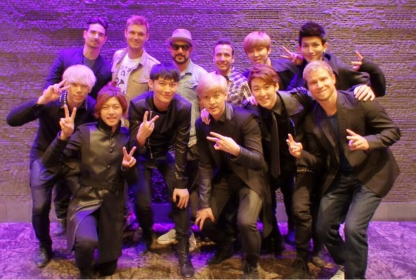U-KISS take a photo with the Backstreet Boys in Malaysia