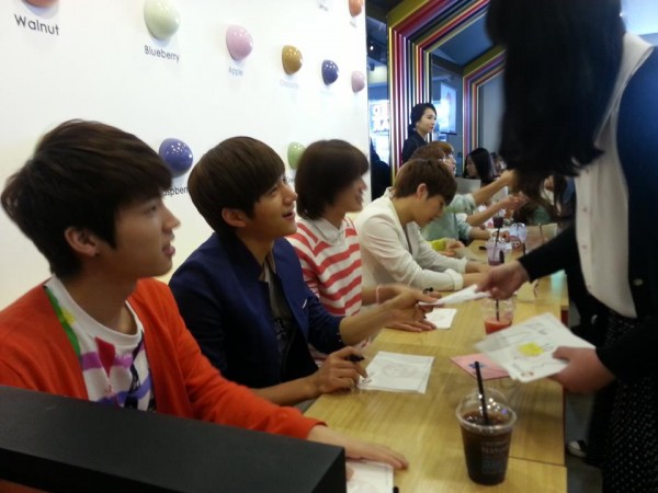 INFINITE have an ice cream date with 30 Inspirits for their &lsquo;Natuur POP&rsquo; fan meeting