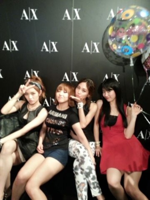 miss A members show off their charms in a group shot in Singapore