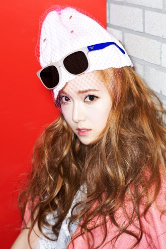 Jessica denies dating rumors