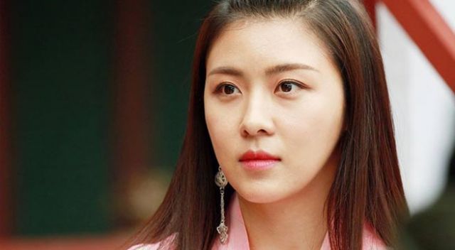 Ha Ji-won Makes Big Pledge to Help Victims of Ferry Disaster