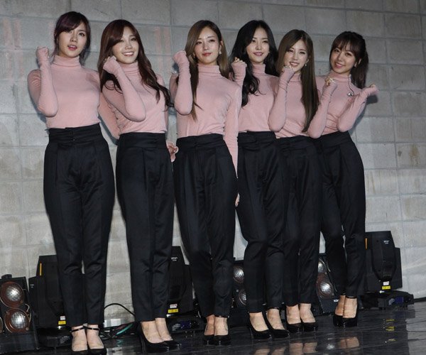 A Pink receive a lot of 'Luv' from fans