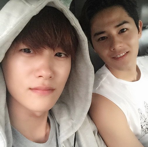 Hyung Sik shares duo selfie along with Dong Jun