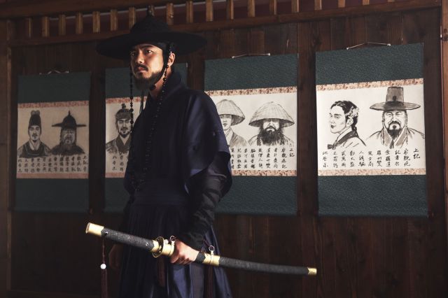 new stills for the upcoming Korean movie &quot;Seondal: The Man Who Sells the River&quot;