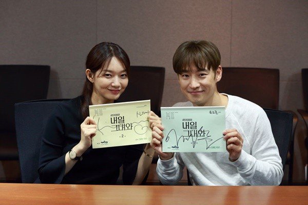 Sin Min-ah and Lee Je-hoon show off perfect chemistry at 'Tomorrow With You' script reading