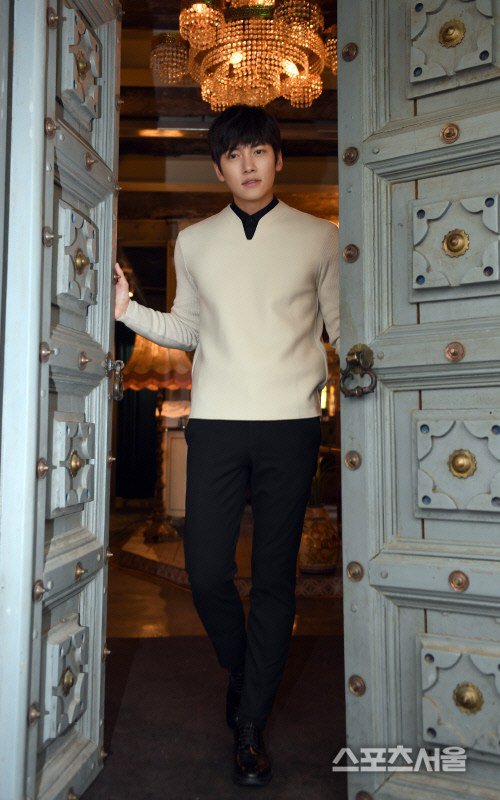 Actor Ji Chang-wook's sight on #thirties #KimJeHa #military #twoyoonas