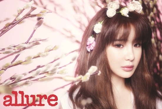 2NE1 members strike a pose for solo pictorials in 4 different fashion magazines