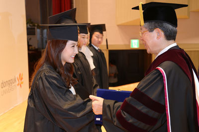 Actress Park Min Young graduates from Dongguk University