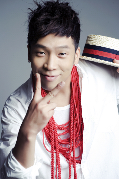 Is MC Mong suffering from sociophobia?