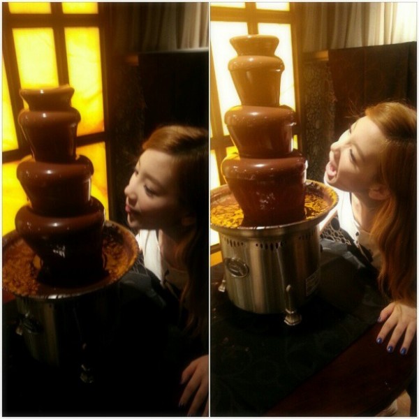 Girls&rsquo; Generation&rsquo;s Taeyeon turns into a vampire for chocolate fondue