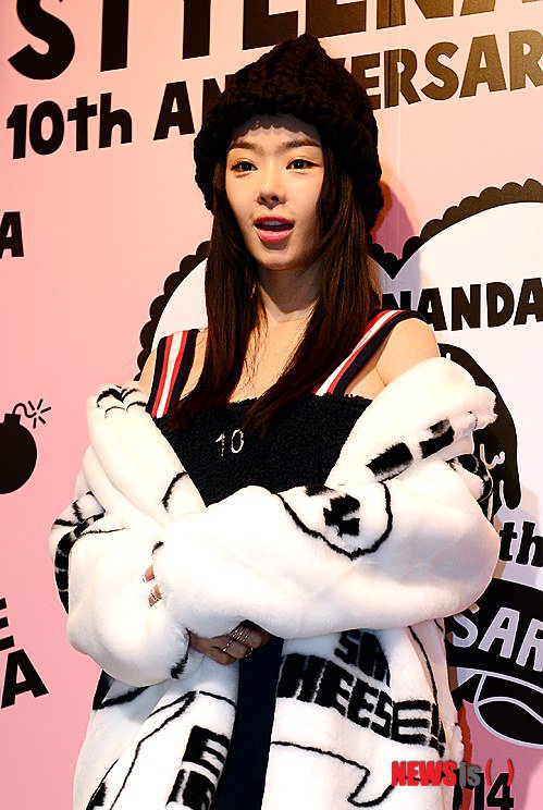 Actress Seo Woo's sexy appearance at anniversary event of fashion store