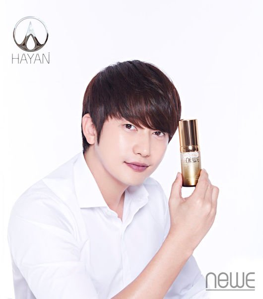 Park Si-hoo resumes his domestic activity by signing modeling contract with cosmetic brand