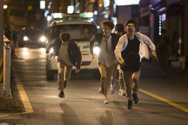 new stills and updated cast for the upcoming Korean movie &quot;Chasing&quot;