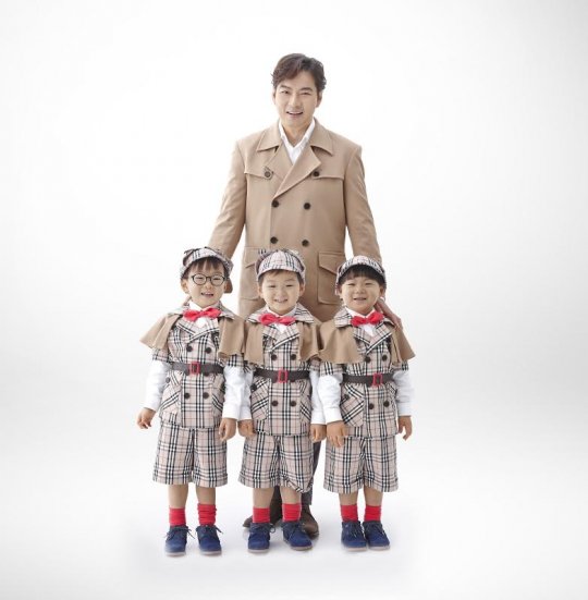 Song Il-gook and Triplets, transformed into a Sherlock