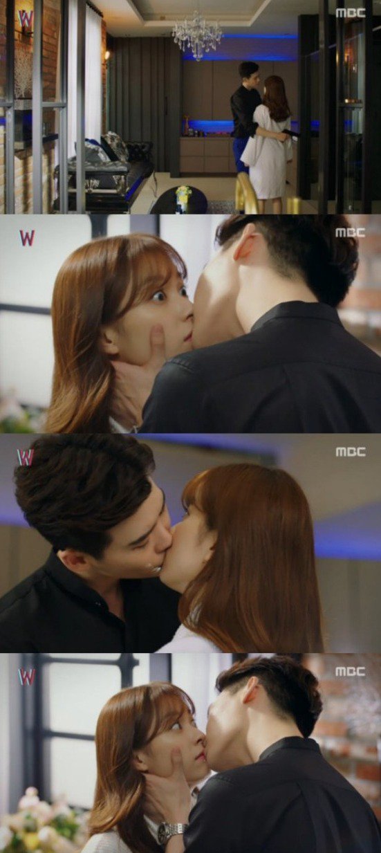 episode 3 captures for the Korean drama 'W'