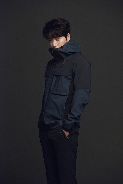 Park Hae-jin reveals behind-the-scenes images of his new pictorial