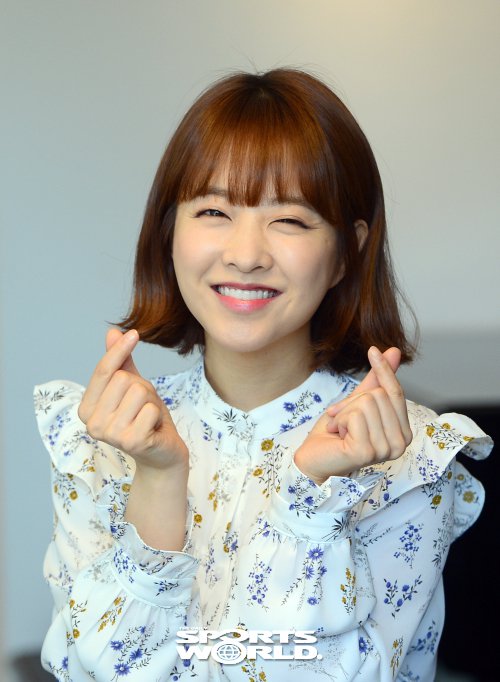 Park Bo-young, &quot;I am thankful for my popularity but it's just a moment&quot;