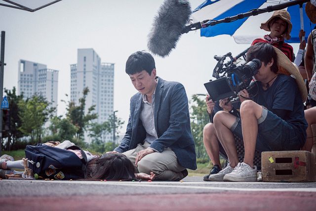 new on-the-set images for the upcoming Korean movie &quot;A Day - 2017&quot;