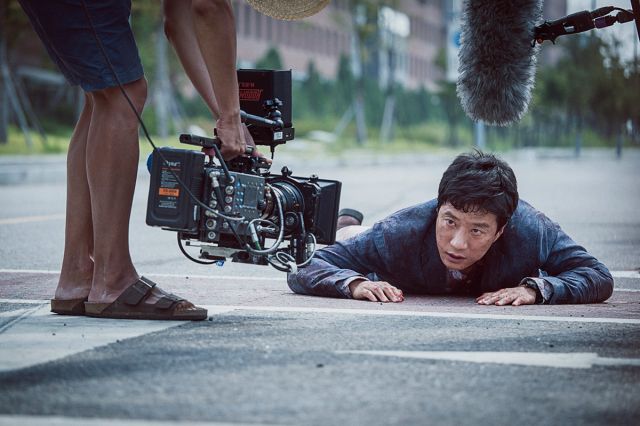 new on-the-set images for the upcoming Korean movie &quot;A Day - 2017&quot;