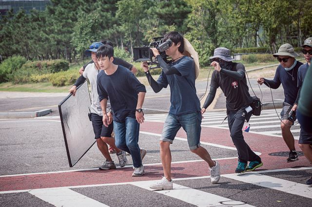 new on-the-set images for the upcoming Korean movie &quot;A Day - 2017&quot;