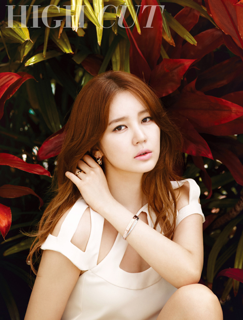 Yoon Eun Hye travels to Hawaii for a steamy pictorial with &lsquo;High Cut&rsquo;