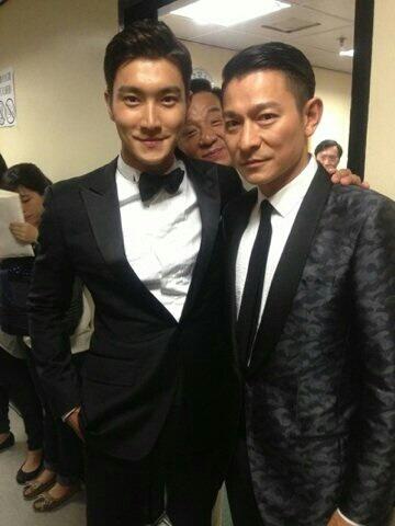 Jackie Chan photobombs Siwon and Andy Lau!