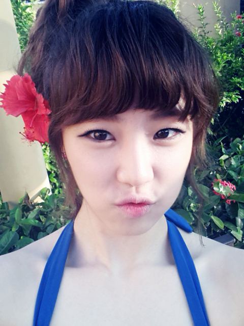 Hyosung says &lsquo;Welcome to Saipan&rsquo; from the set of SECRET&rsquo;s upcoming music video