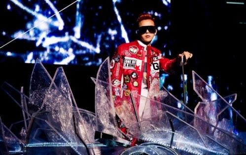 G-Dragon parties with 20,000 fans in Beijing for World Tour