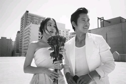Lee Byeong-heon, Lee Min-jeong Unveil Pre-Wedding Pics