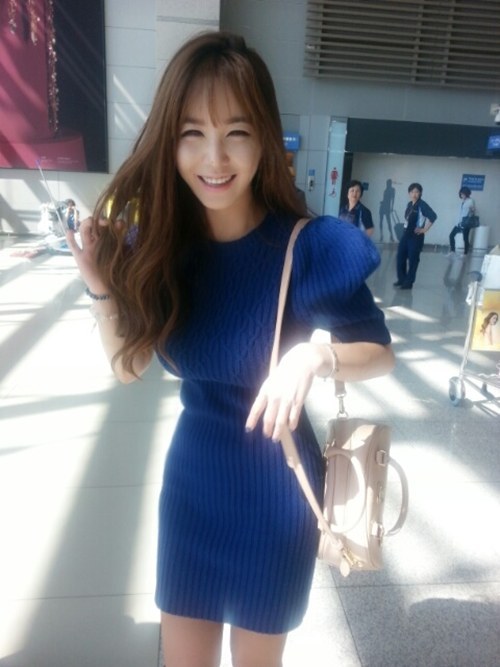 Kang Ye-bin appears at airport looking sexy