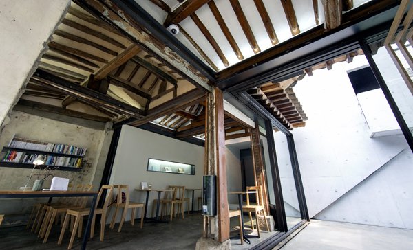 Hanok reopens where literary great once lived