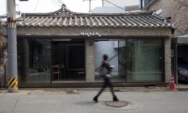 Hanok reopens where literary great once lived