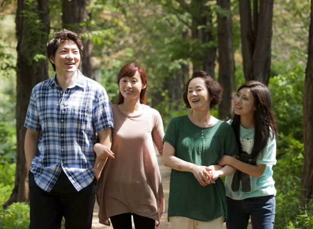 new stills and making-of video for the Korean movie 'Entangled'