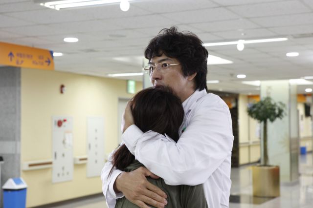 new stills and making-of video for the Korean movie 'Entangled'
