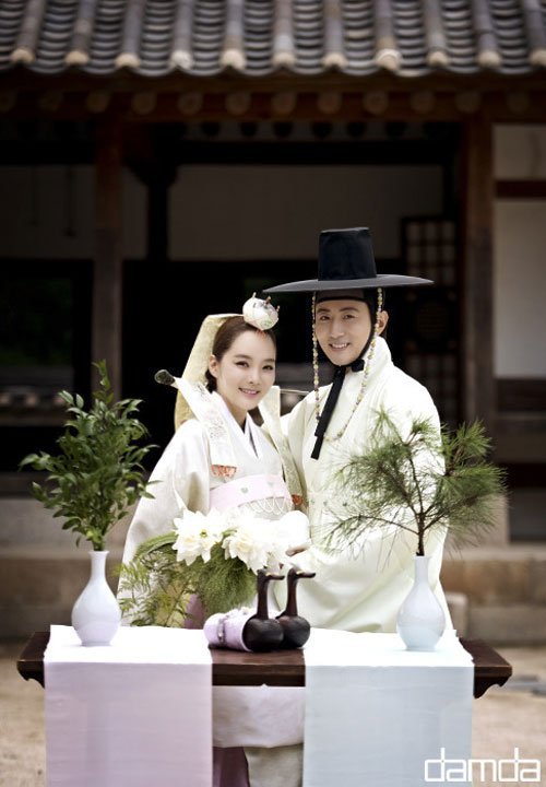 Chae Rim Weds in Traditional Costume Fashion