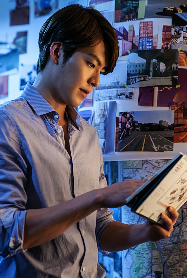&quot;Criminal Designer&quot; posters release and first stills; starring Kim Woo-bin, Kim Young-cheol, Jo Yoon-hee and others