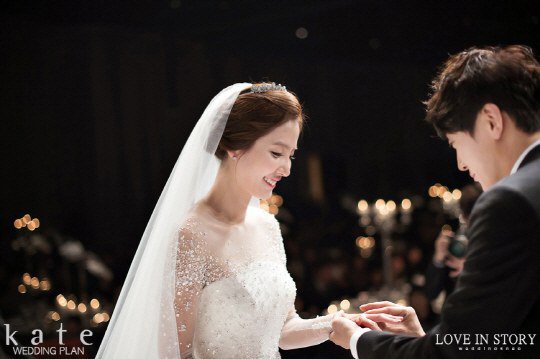 Shin Dong-mi and Heo Gyu get married