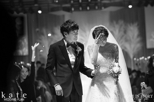 Shin Dong-mi and Heo Gyu get married