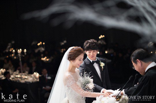 Shin Dong-mi and Heo Gyu get married