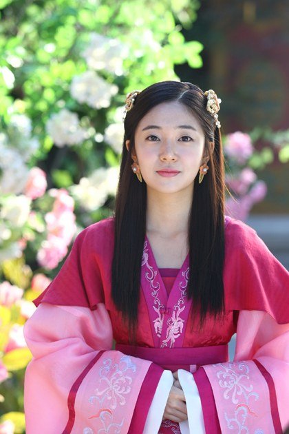 posters and stills for the upcoming Korean drama &quot;Empress Qi&quot;