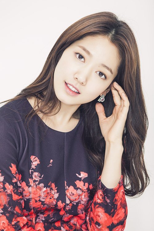 Park Shin-hye is friends with Kang So-ra on Kakaotalk; both share birthdate and blood type