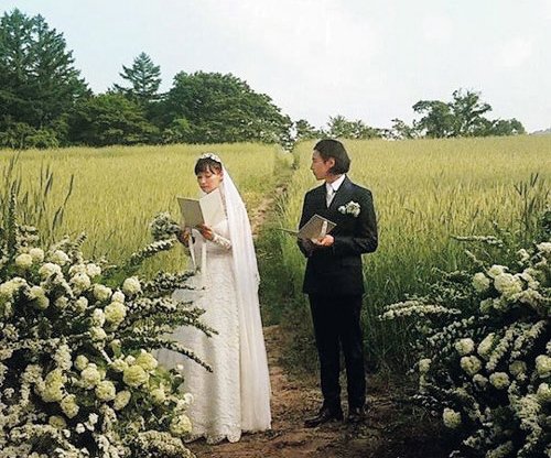 Won Bin's Quiet Countryside Wedding Strikes Chord